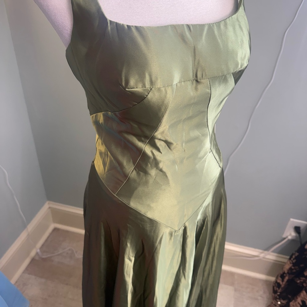 Elegant Satin Evening Dress - Picture 4 of 4